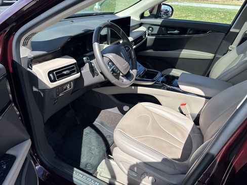 Used 2022 Lincoln Nautilus Reserve w/ Equipment Group 201A image 13