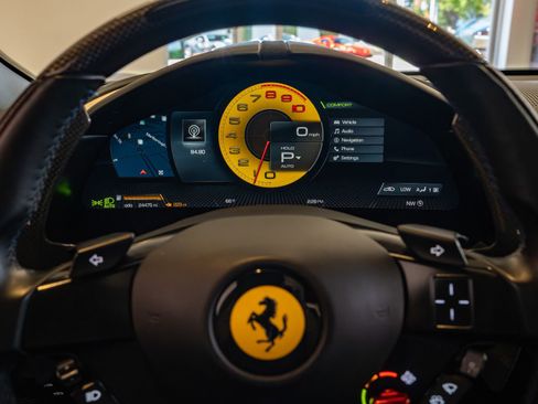 Used 2021 Ferrari Roma RWD image 15