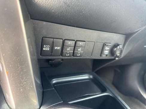 Used 2018 Toyota RAV4 XLE AWD/4WD image 37