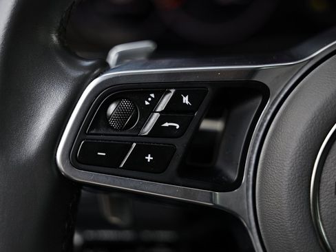 Used 2022 Porsche Cayenne Platinum Edition image 34