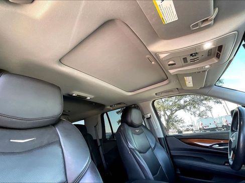 Used 2020 Cadillac Escalade Luxury image 28