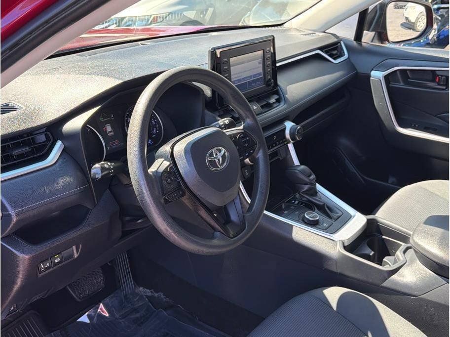 Used 2019 Toyota RAV4 LE w/ Carpet Mat Package AWD/4WD image 7