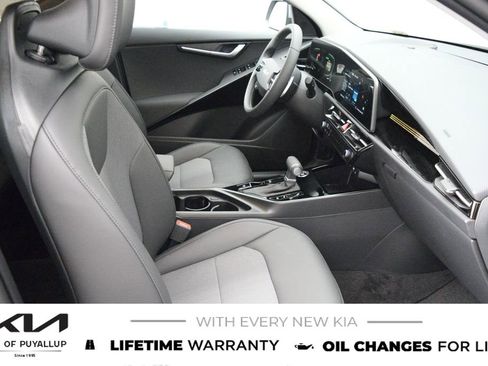 New 2026 Kia Niro EX FWD image 16