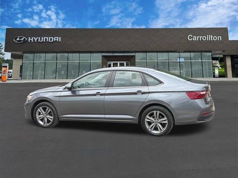 Used 2024 Volkswagen Jetta SE FWD image 8