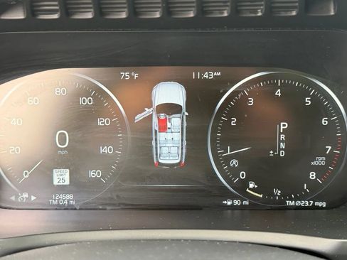 Used 2016 Volvo XC90 T6 Momentum w/ Momentum Plus Package AWD/4WD image 23