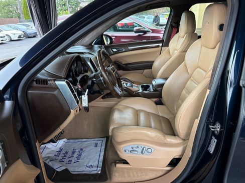 Used 2016 Porsche Cayenne GTS image 14