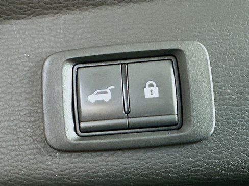 Used 2024 Mitsubishi Outlander SE image 30