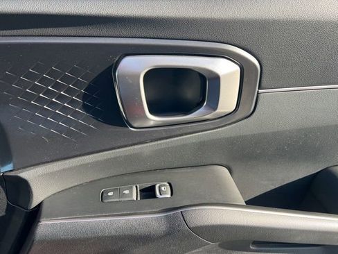 Used 2022 Kia Sorento LX image 29