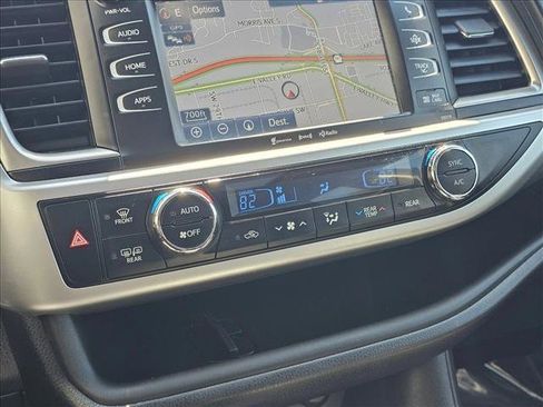 Used 2018 Toyota Highlander SE AWD/4WD image 27