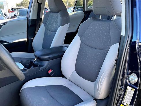 Used 2019 Toyota RAV4 XLE w/ Convenience Package image 18