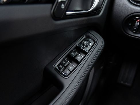 Certified 2026 Porsche Macan AWD/4WD image 22