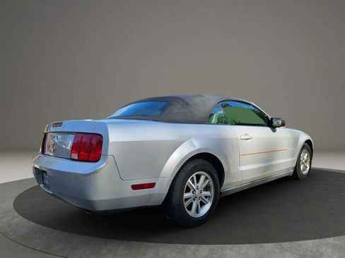 Used 2005 Ford Mustang Deluxe Convertible 2D image 8