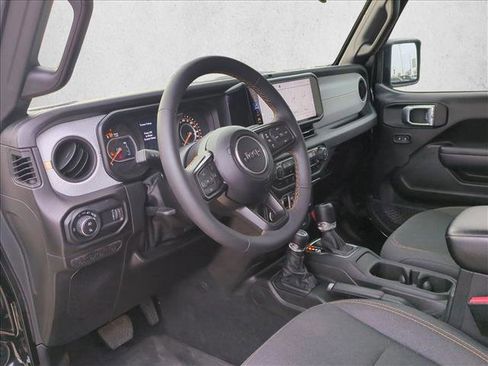 Used 2024 Jeep Gladiator Sport image 9