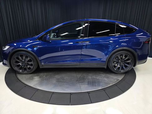 Used 2022 Tesla Model X image 9