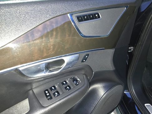 Used 2018 Volvo XC90 T6 Momentum w/ Convenience Package image 32