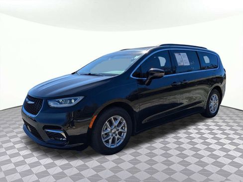 Used 2022 Chrysler Pacifica Touring-L image 7