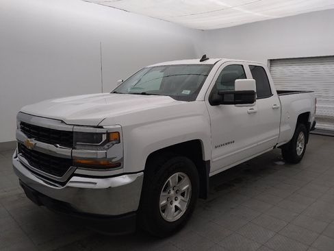 Used 2017 Chevrolet Silverado 1500 LT w/ Trailering Package RWD image 2