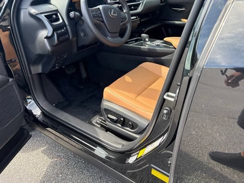 Used 2025 Lexus UX 300h AWD w/ Accessory Package (Z2) image 8