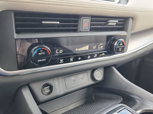 Used 2025 Nissan Rogue SV AWD/4WD image 26
