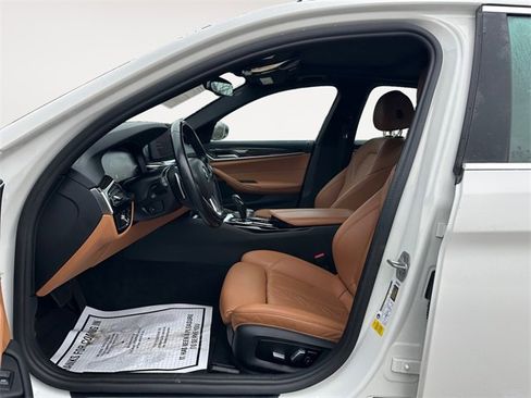 Used 2022 BMW 530i w/ Convenience Package image 9