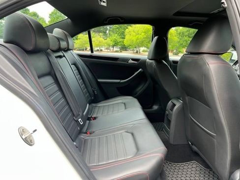 Used 2017 Volkswagen Jetta GLI FWD image 18