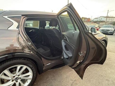 Used 2017 INFINITI QX30 FWD image 27