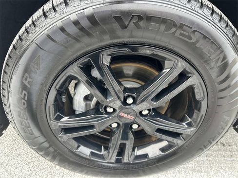 Used 2023 GMC Terrain AT4 image 9
