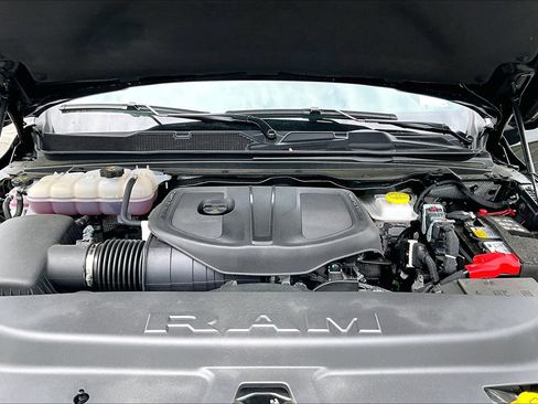 Used 2025 RAM 1500 Big Horn AWD/4WD image 9