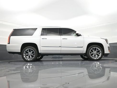 Used 2020 Cadillac Escalade ESV Premium Luxury RWD image 29