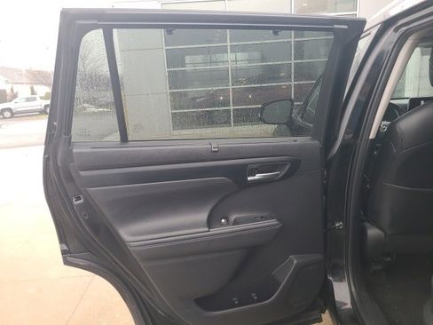 Used 2024 Toyota Highlander XLE image 15