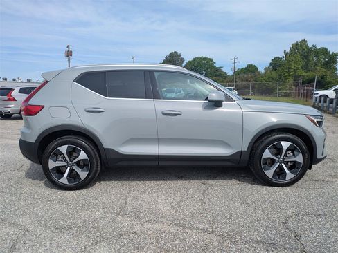 New 2025 Volvo XC40 B5 Plus w/ Climate Package image 3
