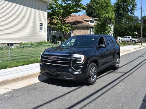 Used 2025 GMC Terrain Elevation AWD/4WD image 2
