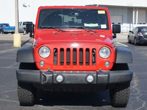 Used 2016 Jeep Wrangler Unlimited Rubicon w/ Connectivity Group AWD/4WD image 17