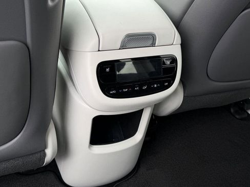 New 2026 Hyundai Ioniq 9 SEL image 8
