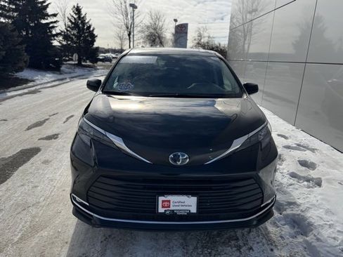 Certified 2024 Toyota Sienna XLE image 36