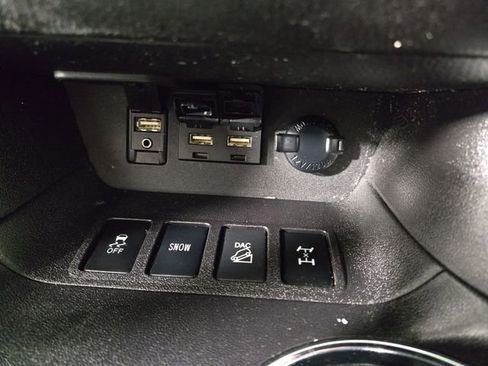 Used 2019 Toyota Highlander SE image 27