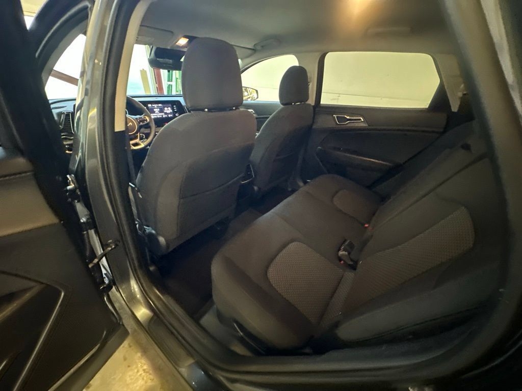 Used 2023 Kia Sportage LX AWD/4WD image 23