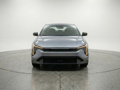 Used 2025 Kia K4 LXS image 2