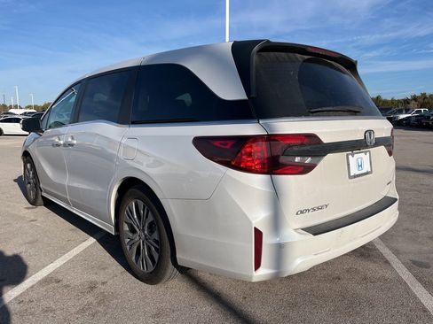 Certified 2026 Honda Odyssey Touring image 5