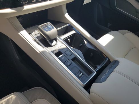 New 2025 Nissan Pathfinder SL image 10