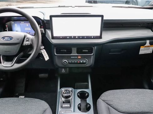 New 2025 Ford Maverick XL image 13