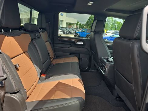 Used 2024 Chevrolet Silverado 2500 High Country w/ High Country Premium Package AWD/4WD image 20