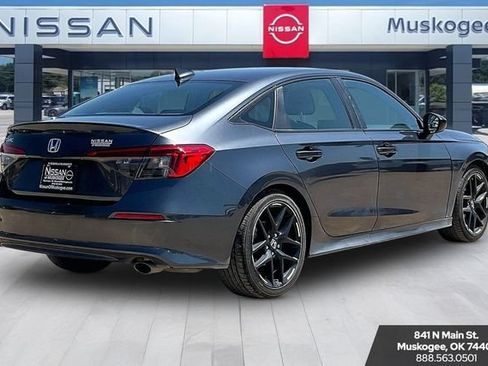 Used 2023 Honda Civic Sport image 5