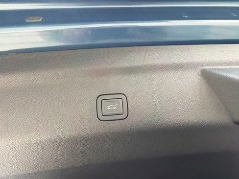 Used 2025 GMC Yukon Denali w/ Sun & Power Step Package AWD/4WD image 13