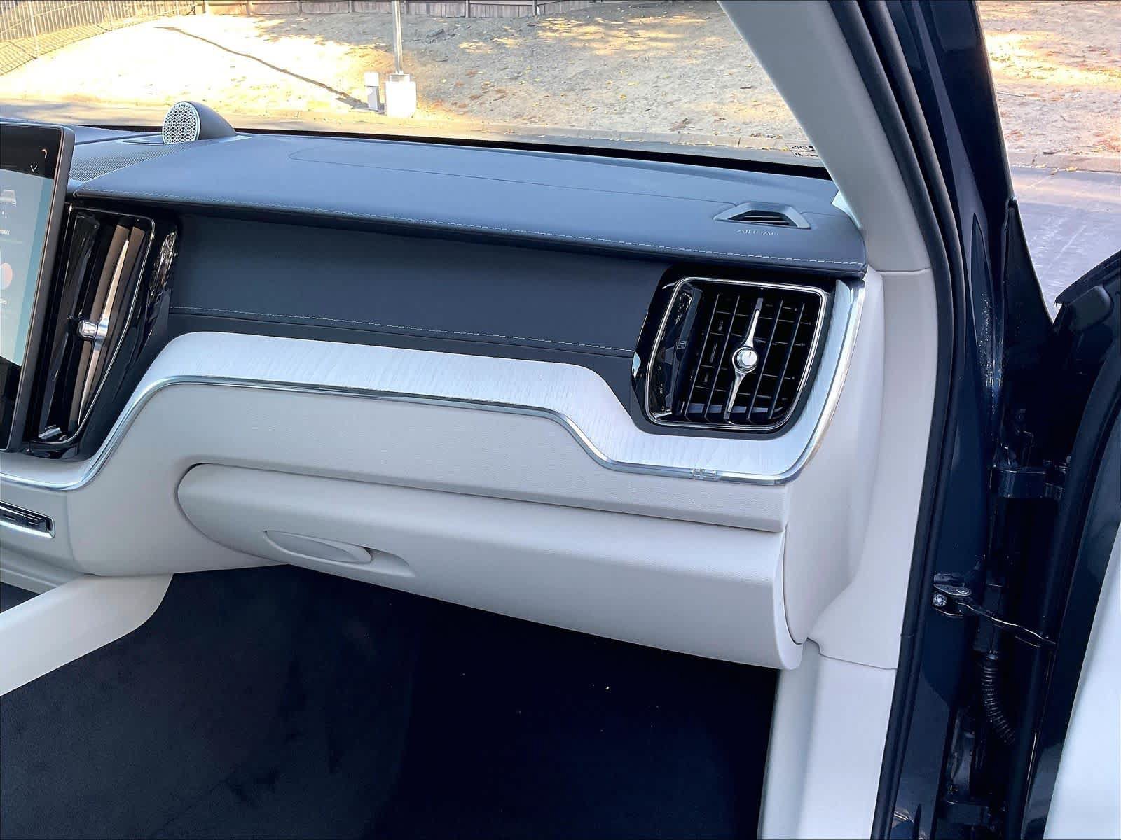 New 2027 Volvo XC60 T8 Ultra AWD/4WD image 28