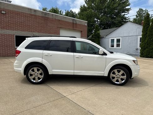 Used 2010 Dodge Journey SXT FWD image 4