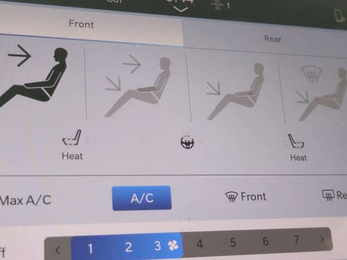 Used 2025 Chrysler Pacifica Select image 22