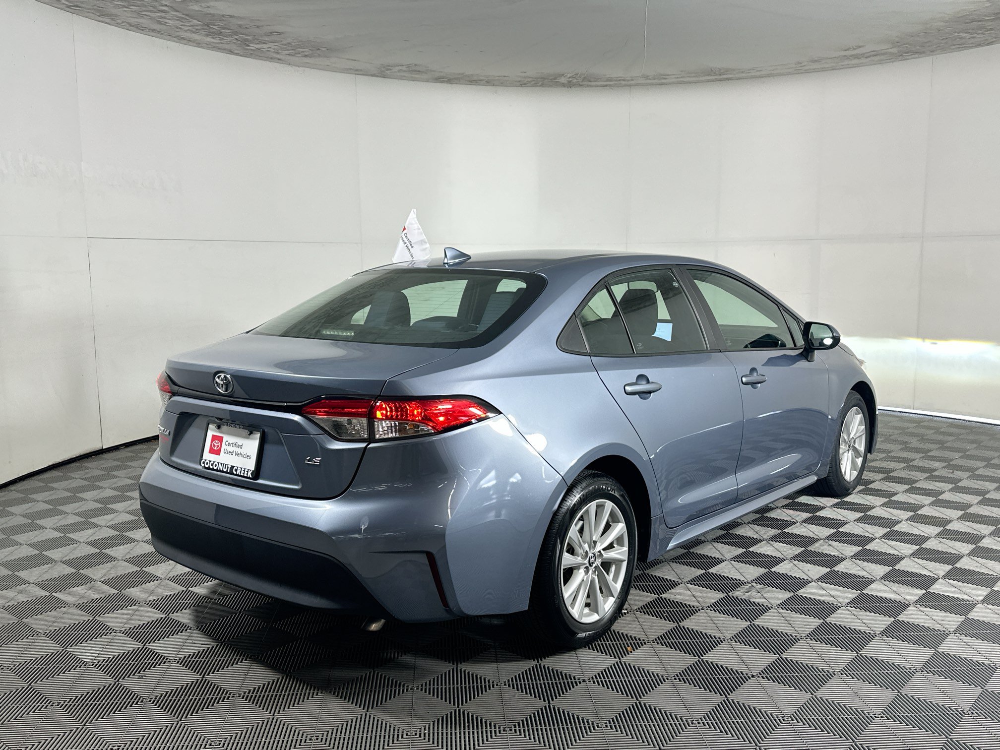 Used 2024 Toyota Corolla LE w/ LE Convenience Package FWD image 3
