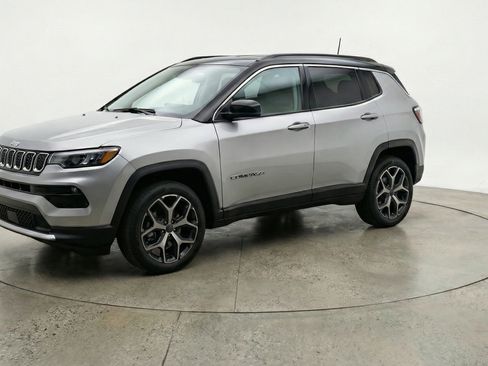 Used 2025 Jeep Compass Limited image 3