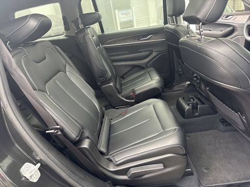 Used 2023 Jeep Grand Cherokee L Limited AWD/4WD image 68
